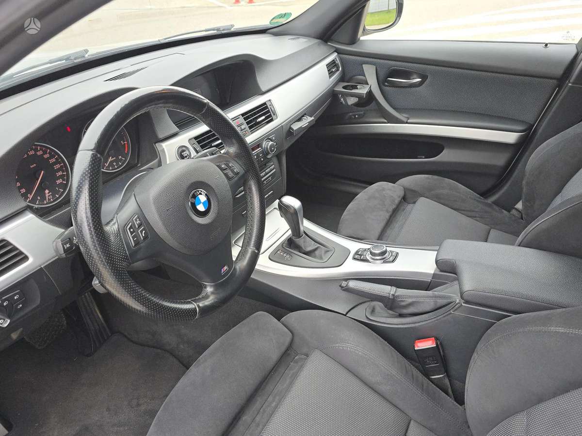 BMW 320 2011 — photo 10