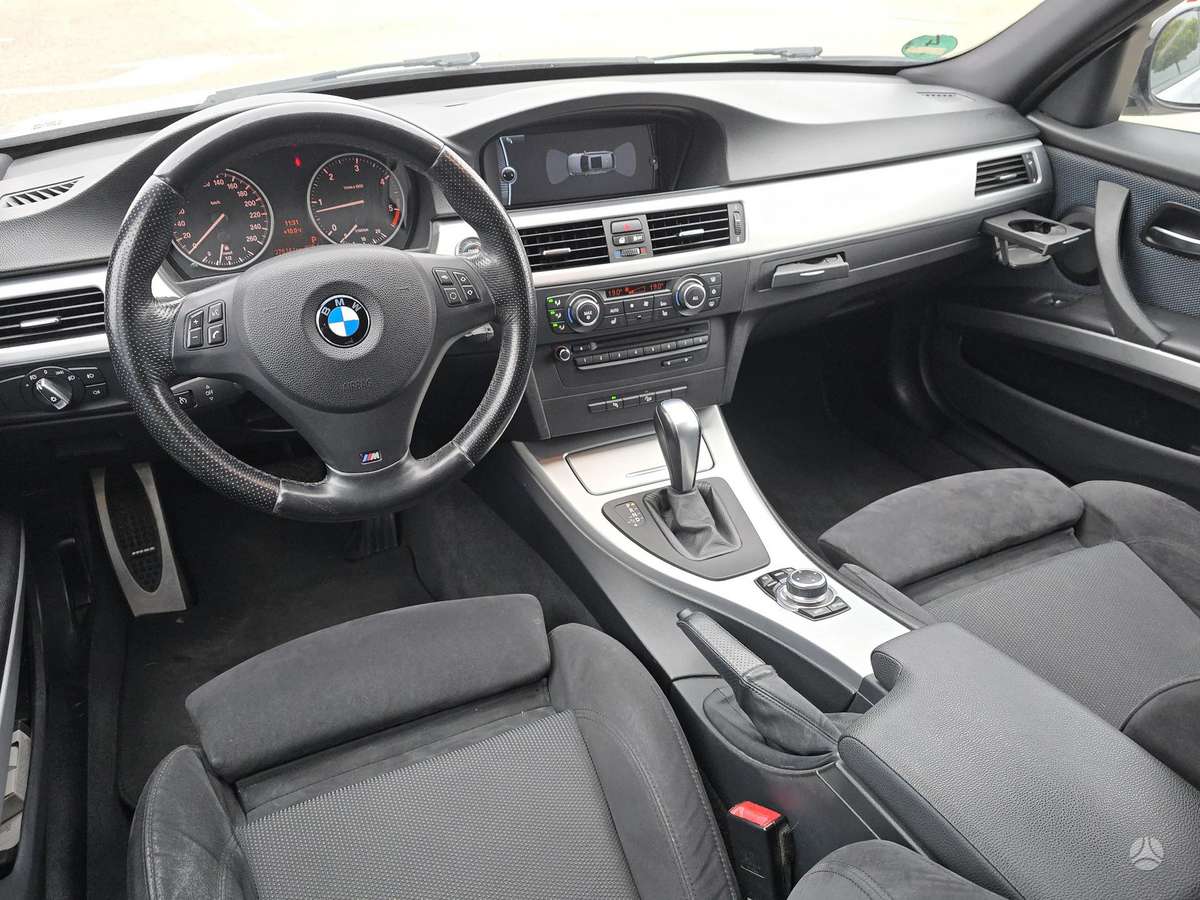 BMW 320 2011 — photo 11