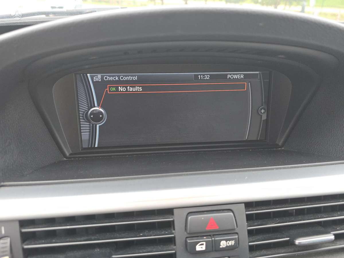 BMW 320 2011 — photo 13