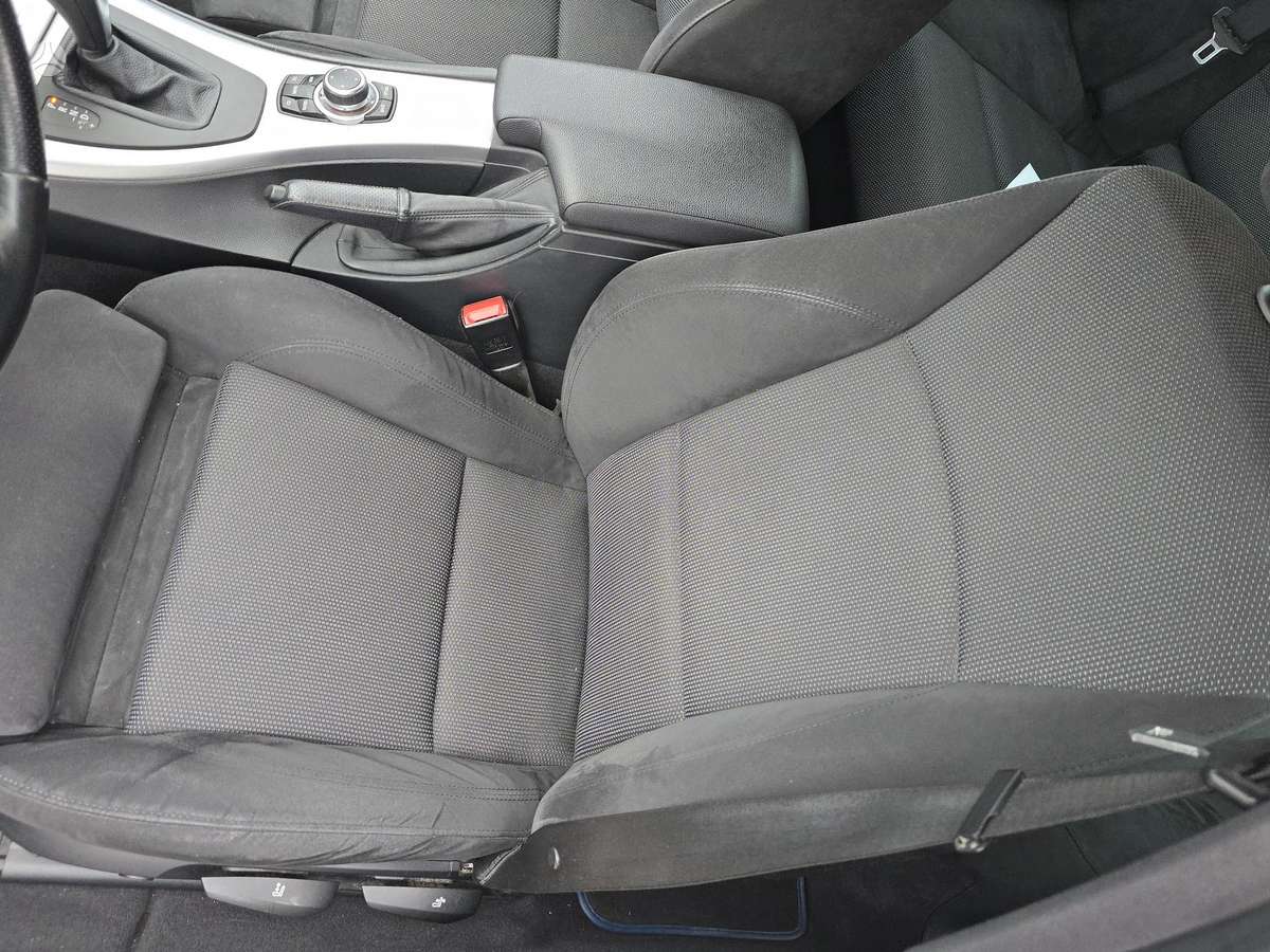 BMW 320 2011 — photo 14