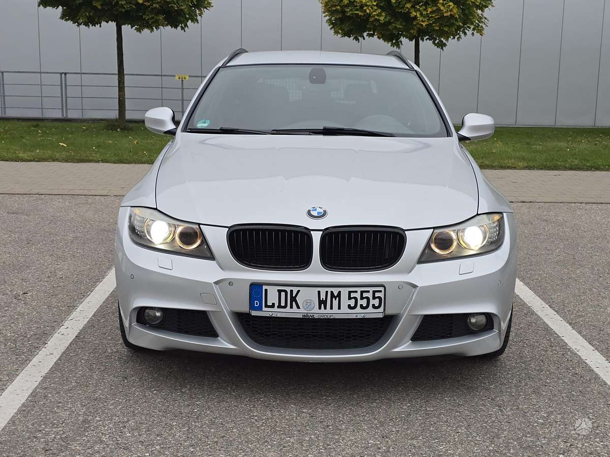 BMW 320 2011 — rear view