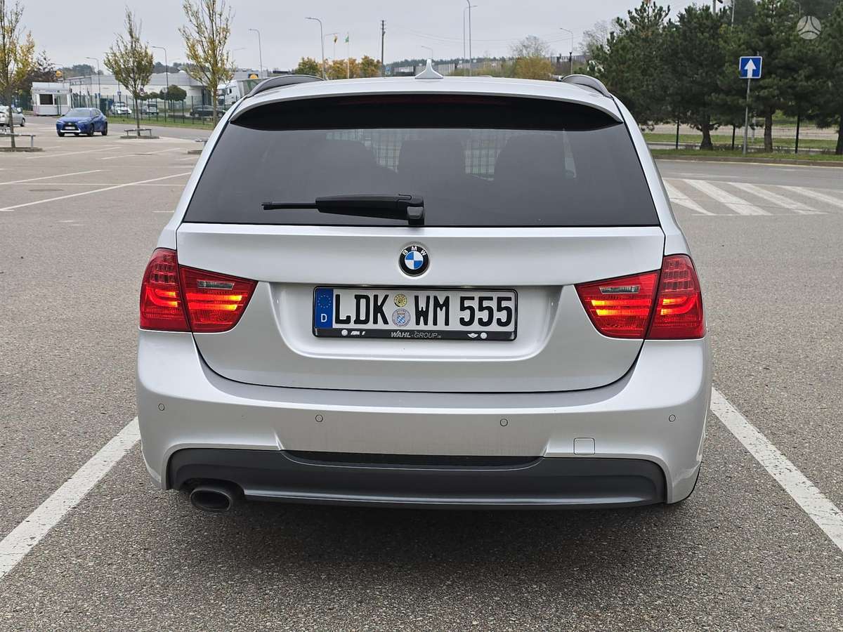 BMW 320 2011 — photo 5