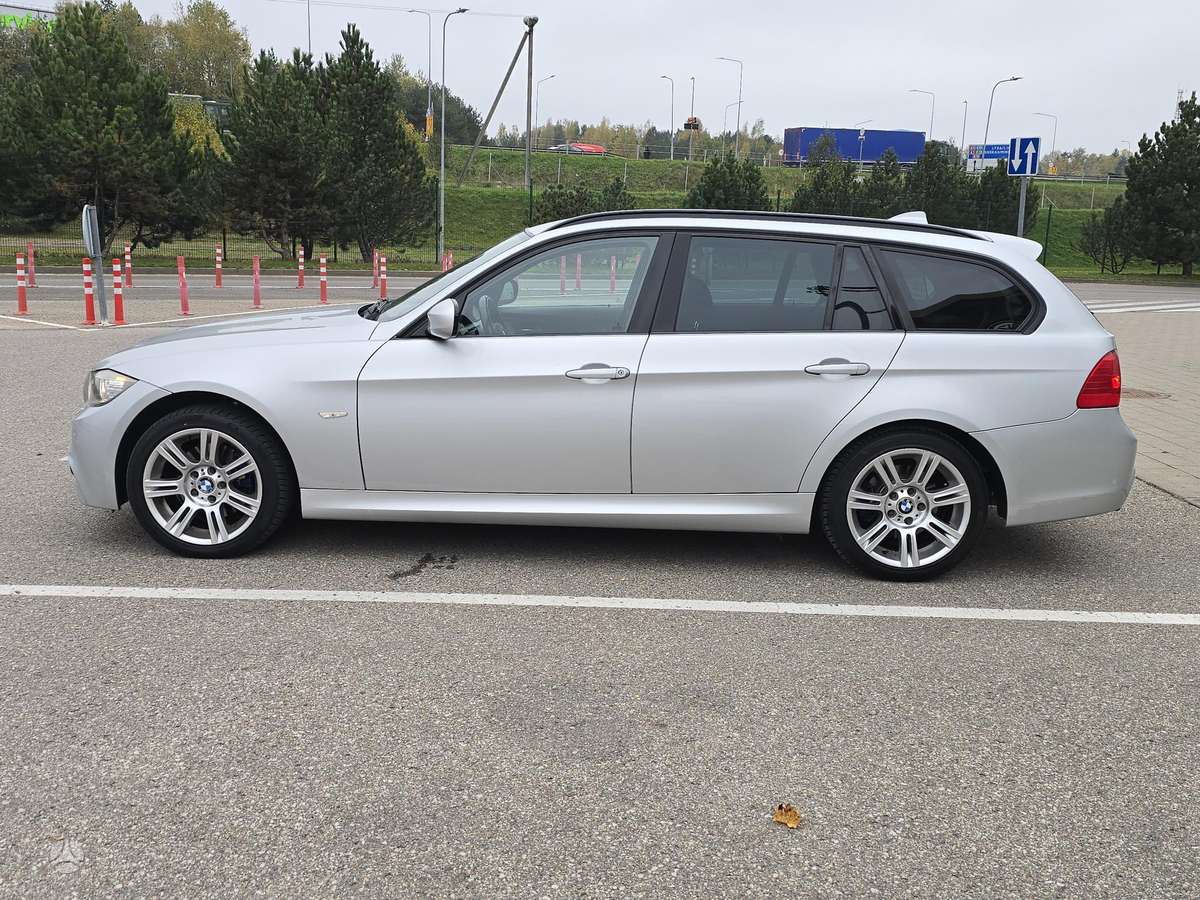 BMW 320 2011 — photo 8