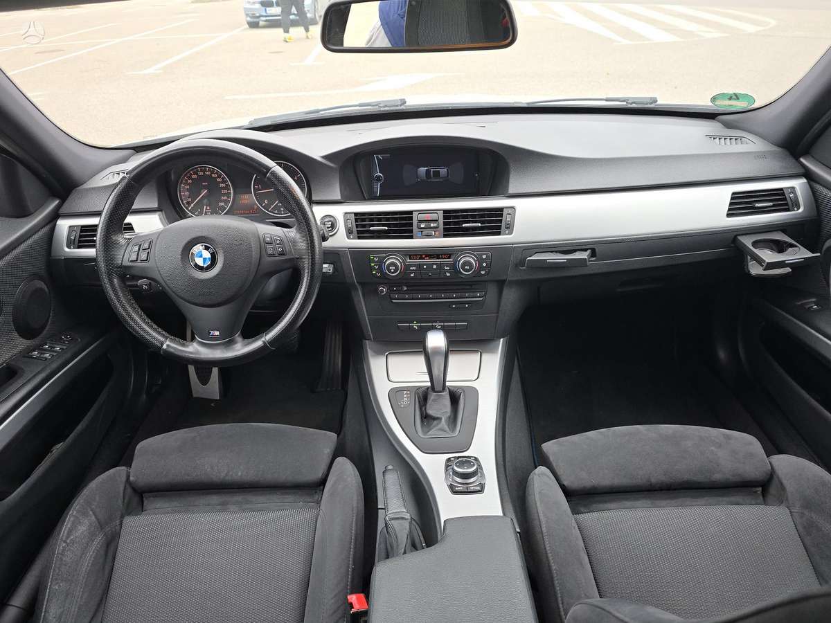 BMW 320 2011 — photo 9