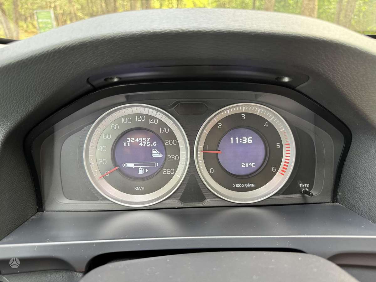 Volvo V60 2011 — photo 15