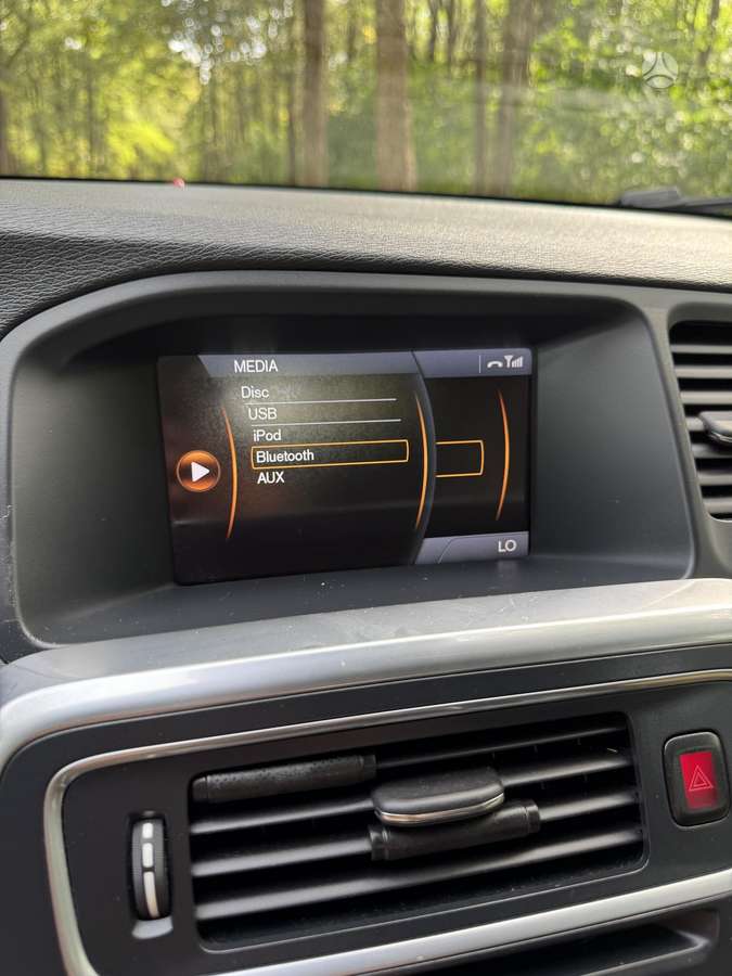 Volvo V60 2011 — photo 16