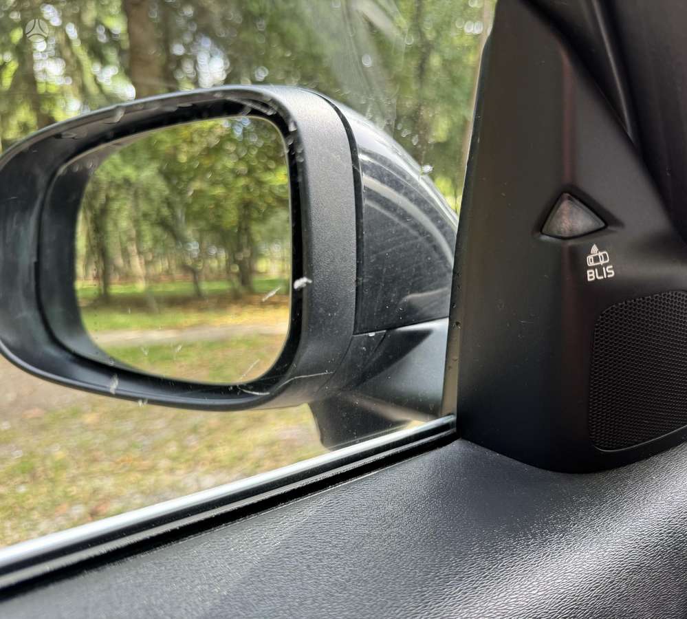 Volvo V60 2011 — photo 17