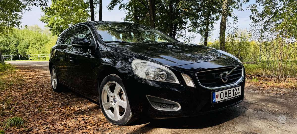 Volvo V60 2011 — rear view