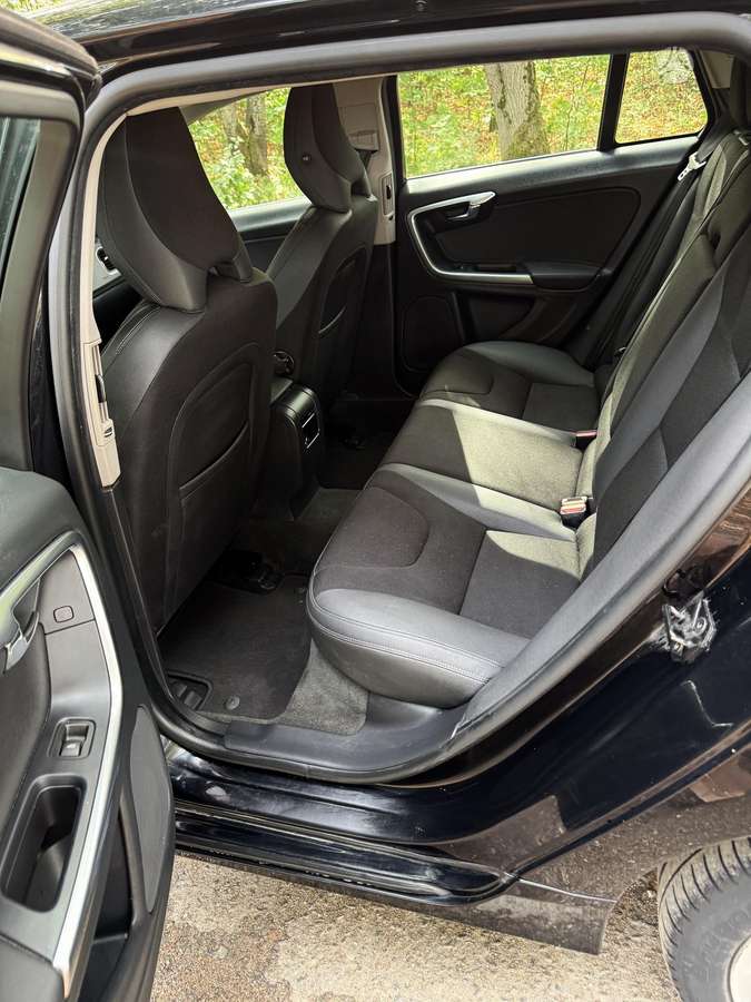 Volvo V60 2011 — photo 7