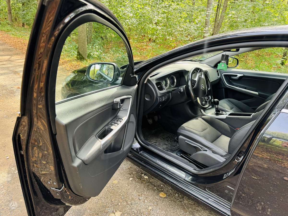 Volvo V60 2011 — photo 9