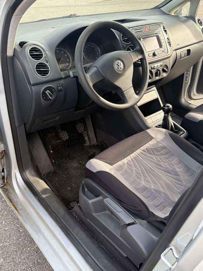 Volkswagen Golf 2006 — engine
