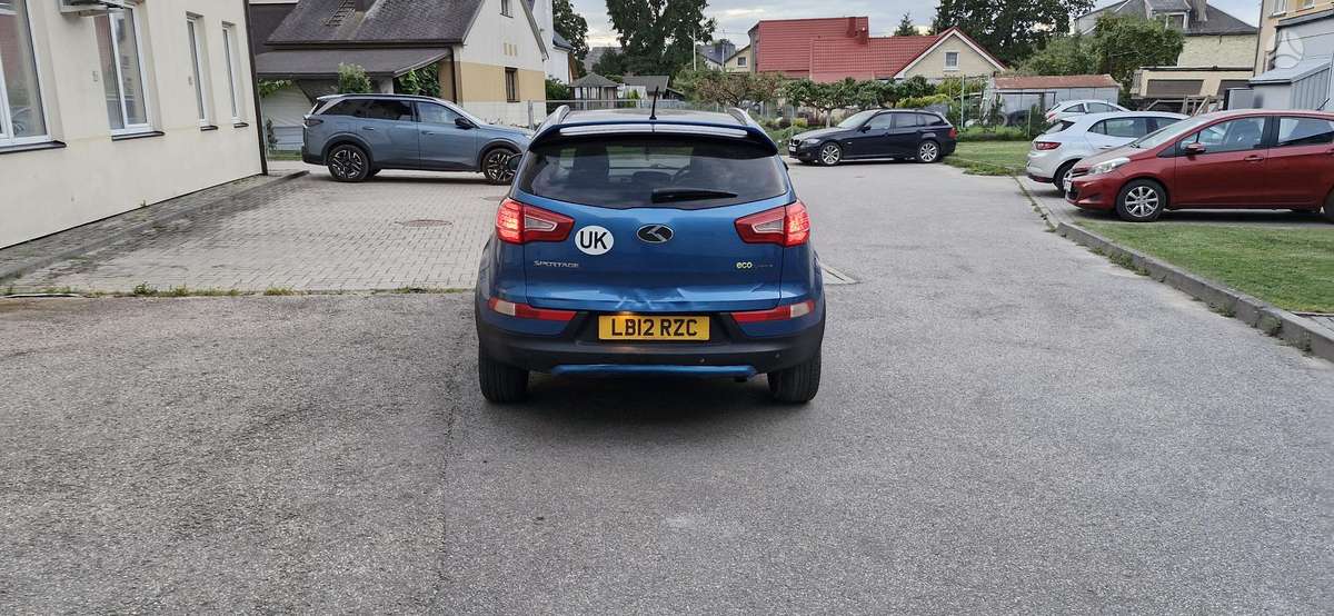 Kia Sportage 2012 — engine 1685 cm³, 116 HP (85kW)