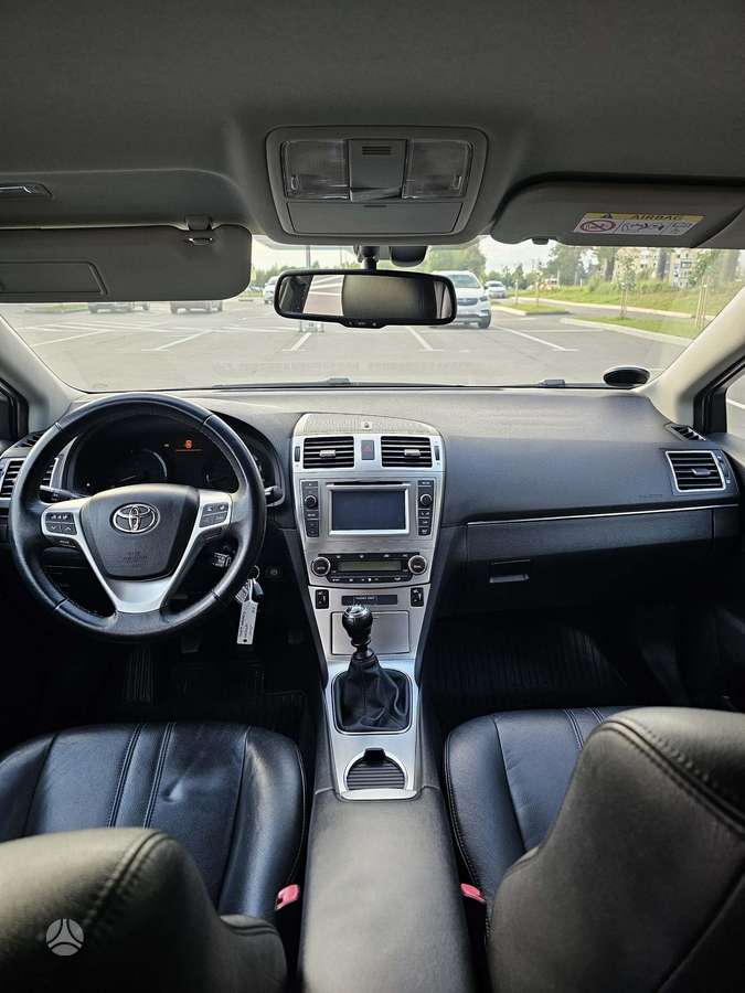 Toyota Avensis 2014 — фото 10