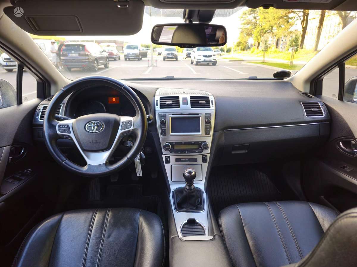 Toyota Avensis 2014 — фото 11