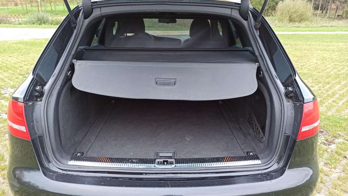 Audi A4 2009 — photo 16