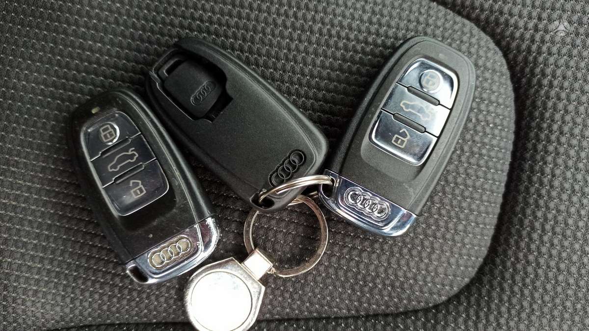 Audi A4 2009 — photo 21