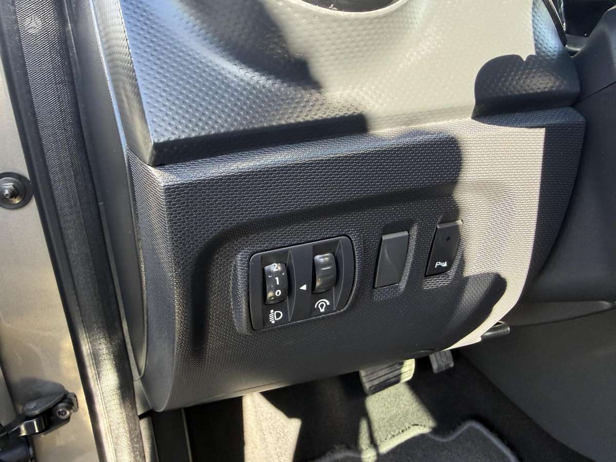 Renault Captur 2015 — фото 12