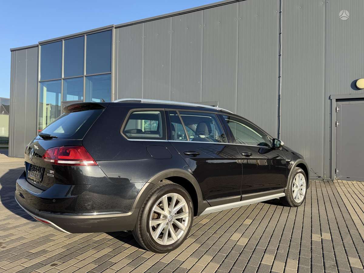 Volkswagen Golf 2015 — вигляд ззаду