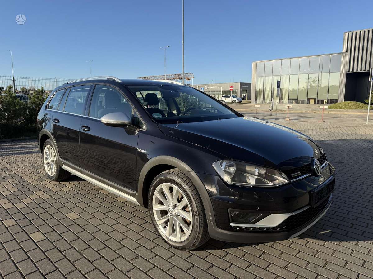 Volkswagen Golf 2015 — салон