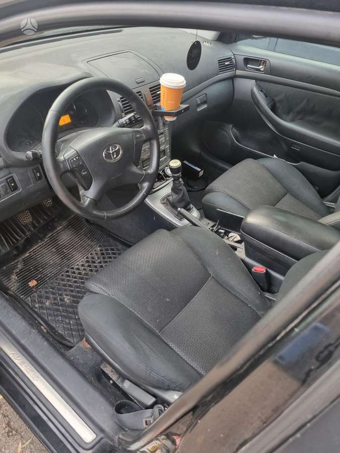 Toyota Avensis 2007 — interior