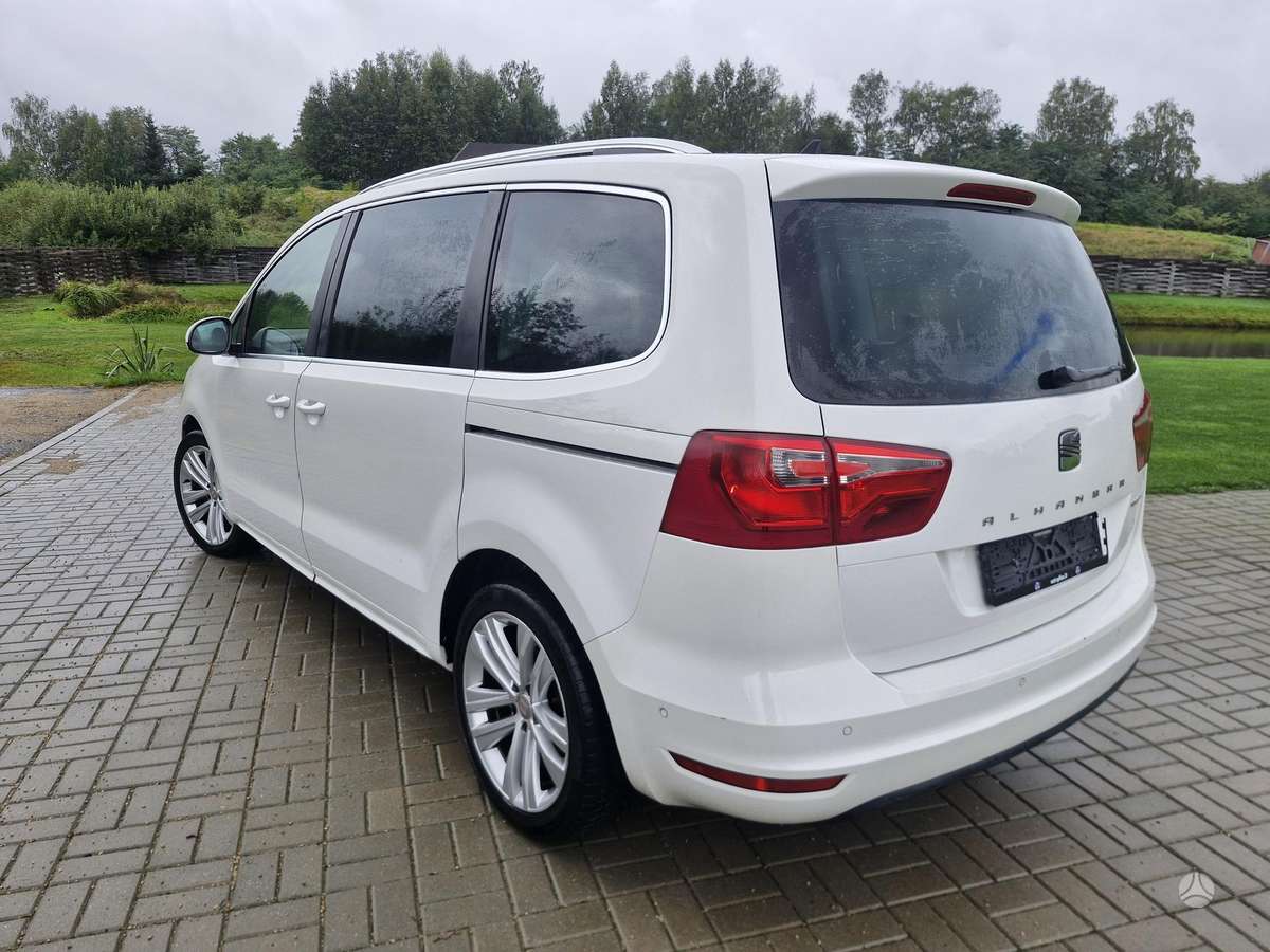 Seat Alhambra 2012 — салон
