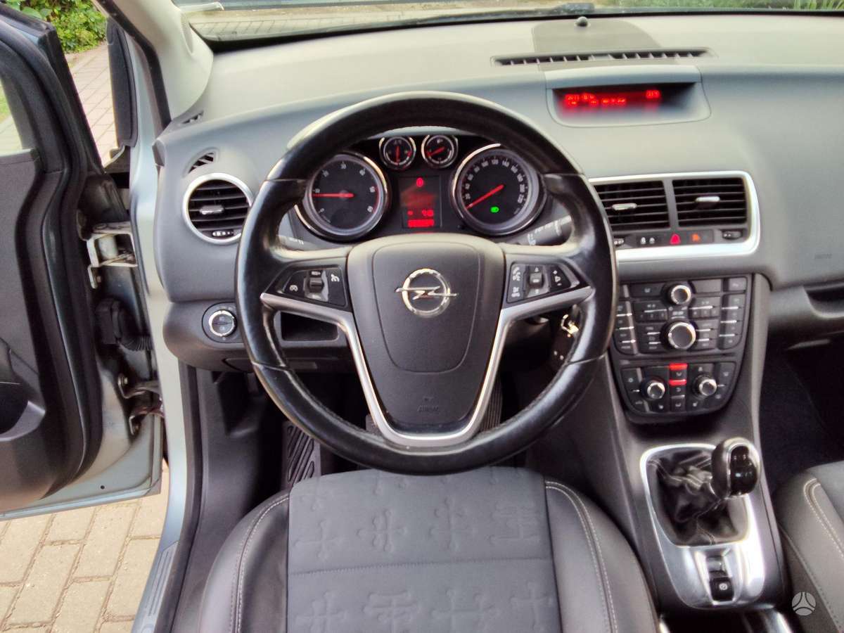 Opel Meriva 2011 — photo 11