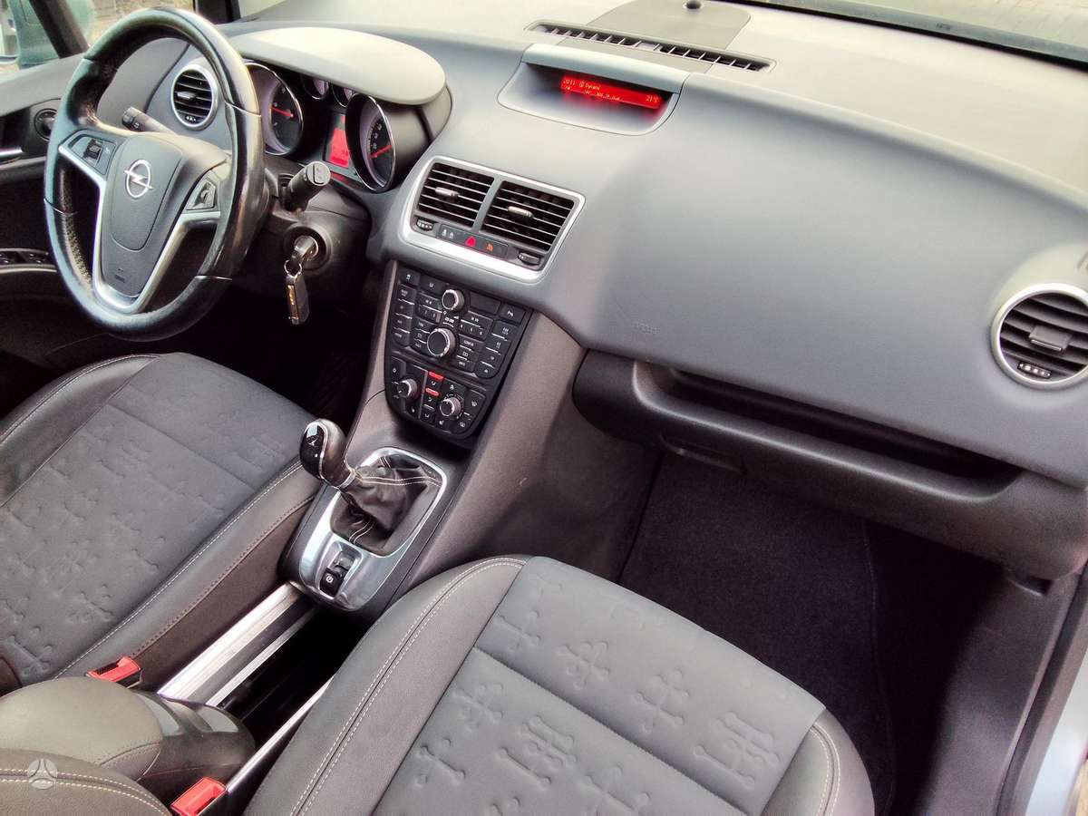 Opel Meriva 2011 — photo 12
