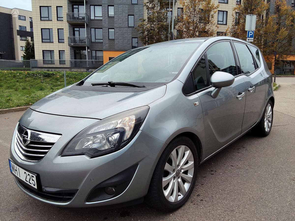 Opel Meriva 2011 — rear view