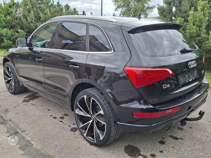 Audi Q5 2010 — двигун 1984 cm³, 211 HP (155kW)