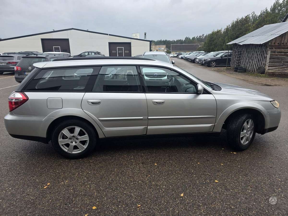 Subaru Outback 2007 — rear view