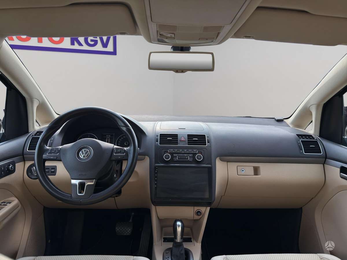 Volkswagen Touran 2011 — photo 12