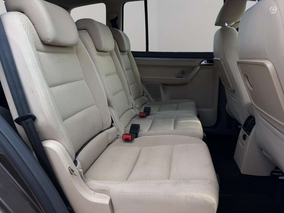 Volkswagen Touran 2011 — photo 9