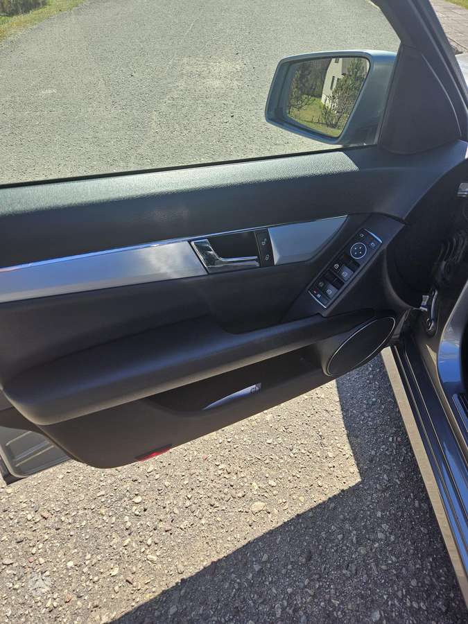 Mercedes-Benz C220 2011 — photo 13