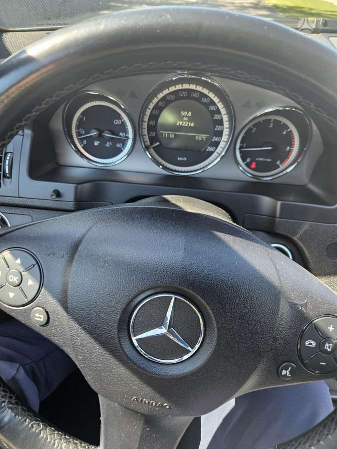 Mercedes-Benz C220 2011 — photo 17