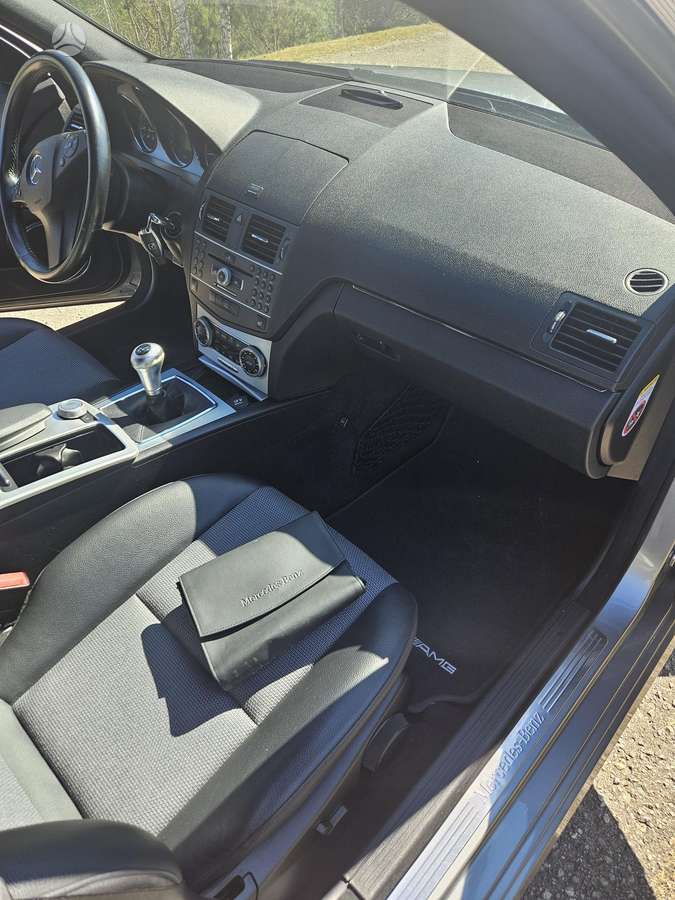 Mercedes-Benz C220 2011 — photo 8