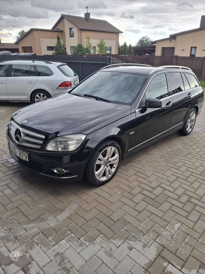 Mercedes-Benz C220 2010 — салон