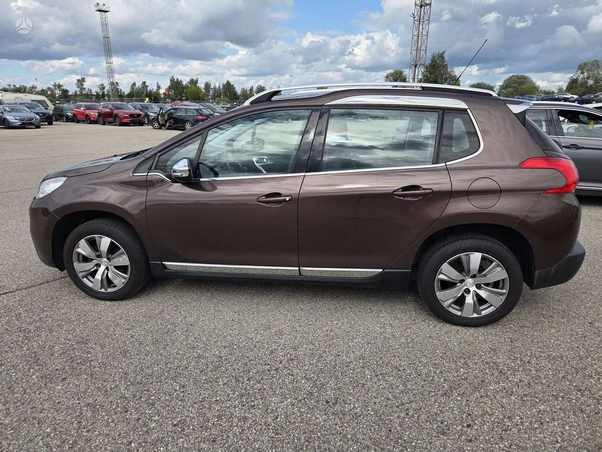 Peugeot 2008 2013 — rear view