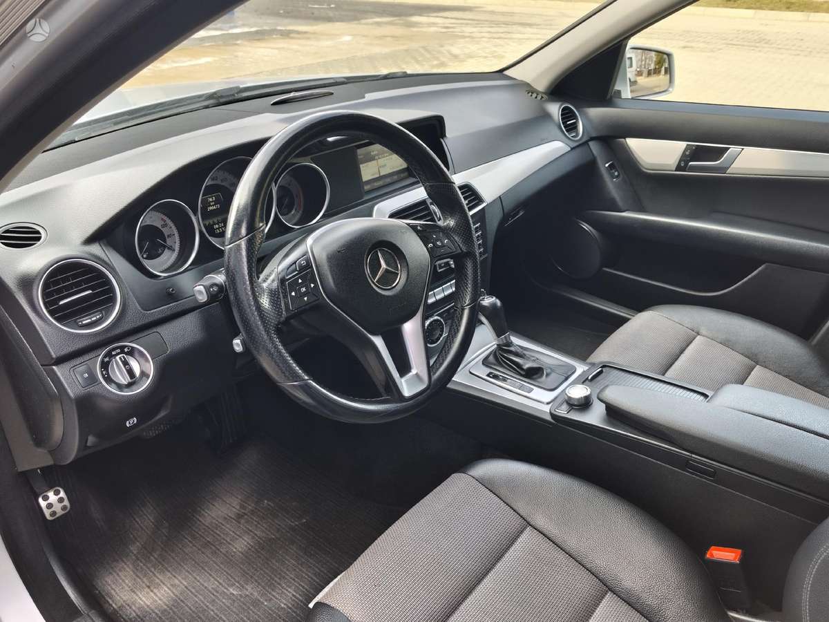 Mercedes-Benz C220 2013 — photo 10