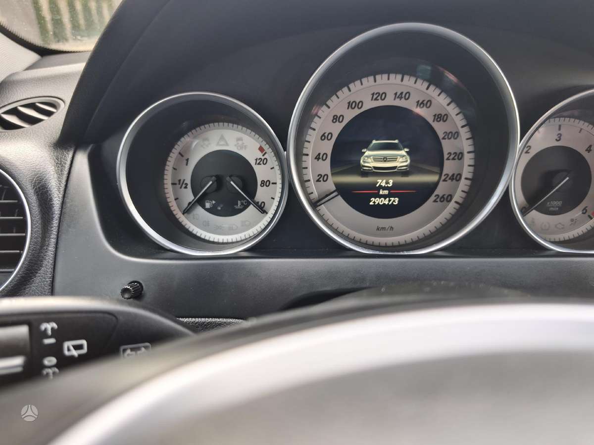 Mercedes-Benz C220 2013 — photo 14