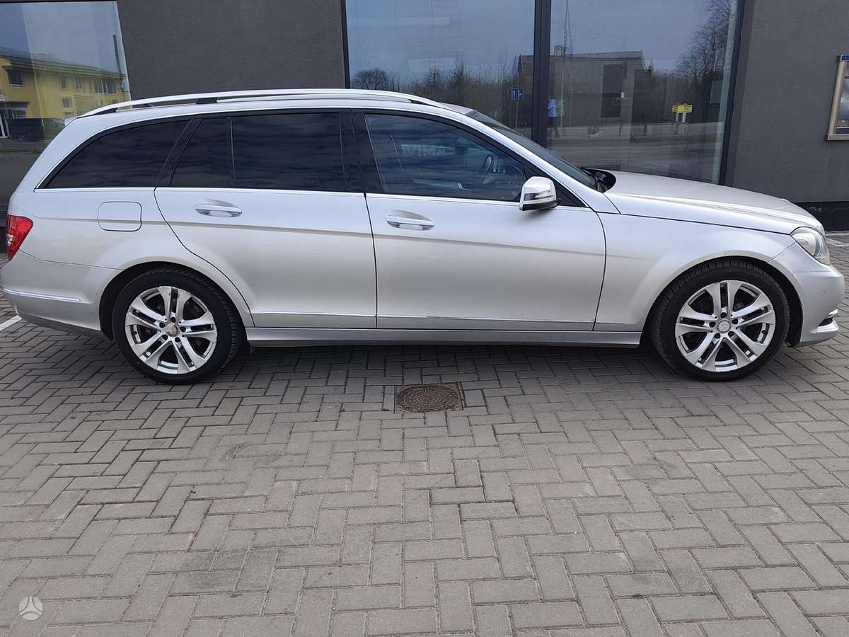 Mercedes-Benz C220 2013 — rear view