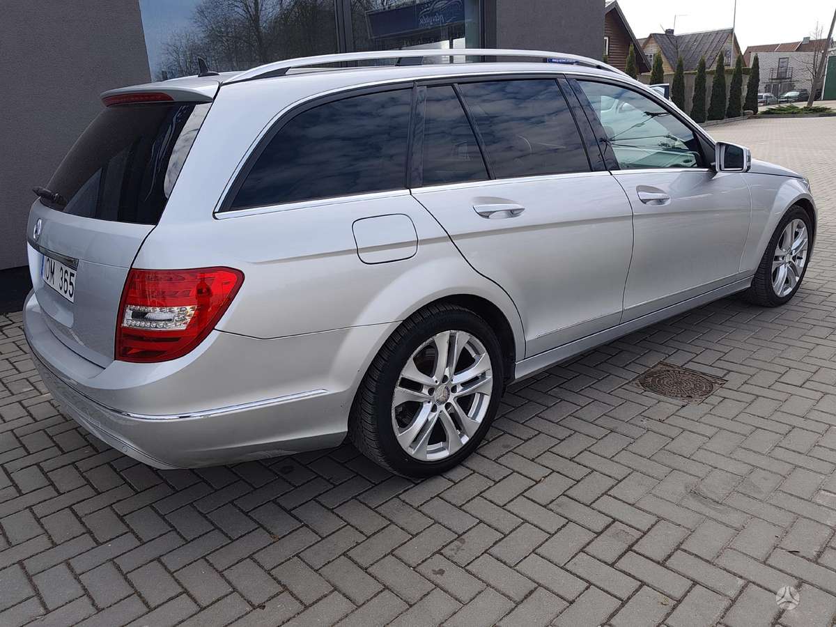 Mercedes-Benz C220 2013 — interior