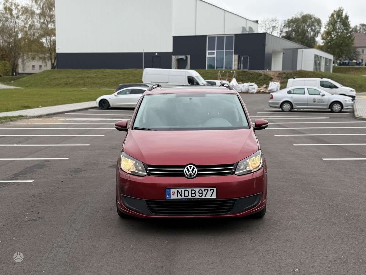 Volkswagen Touran 2012 — вигляд ззаду