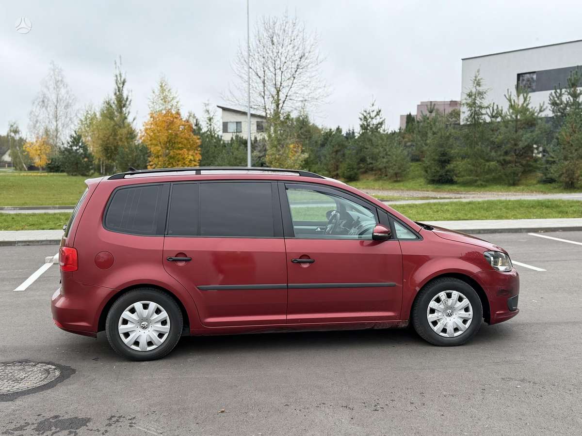 Volkswagen Touran 2012 — двигун 1598 cm³, 105 HP (77kW)