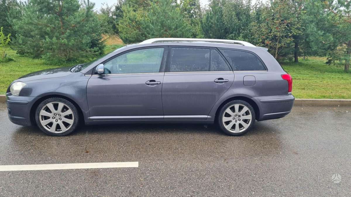 Toyota Avensis 2008 — rear view
