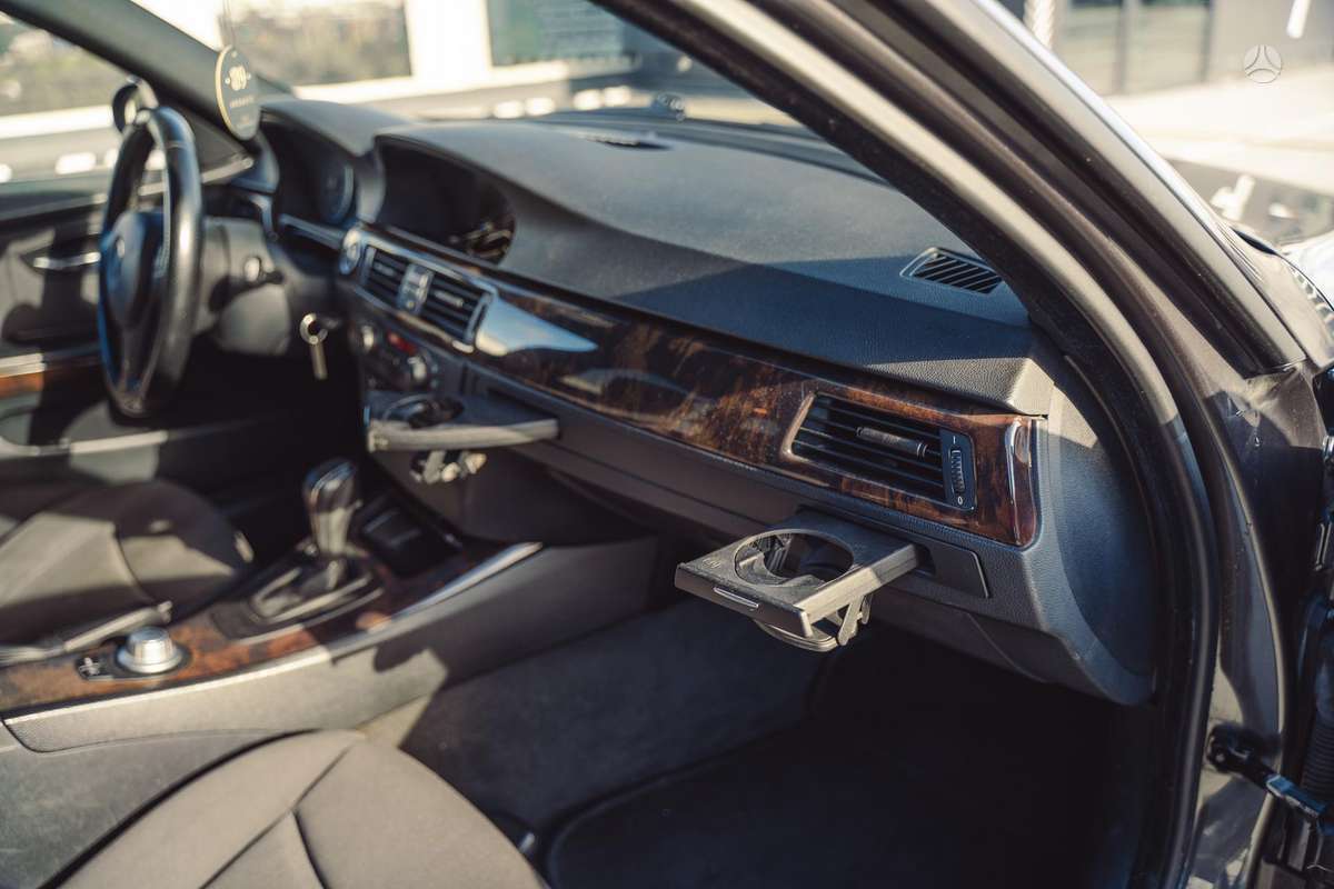BMW 320 2006 — photo 15