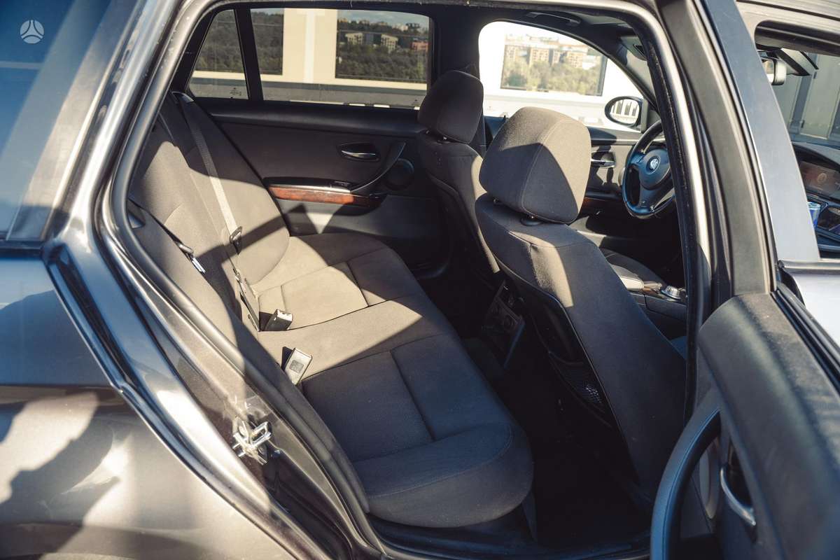 BMW 320 2006 — photo 19