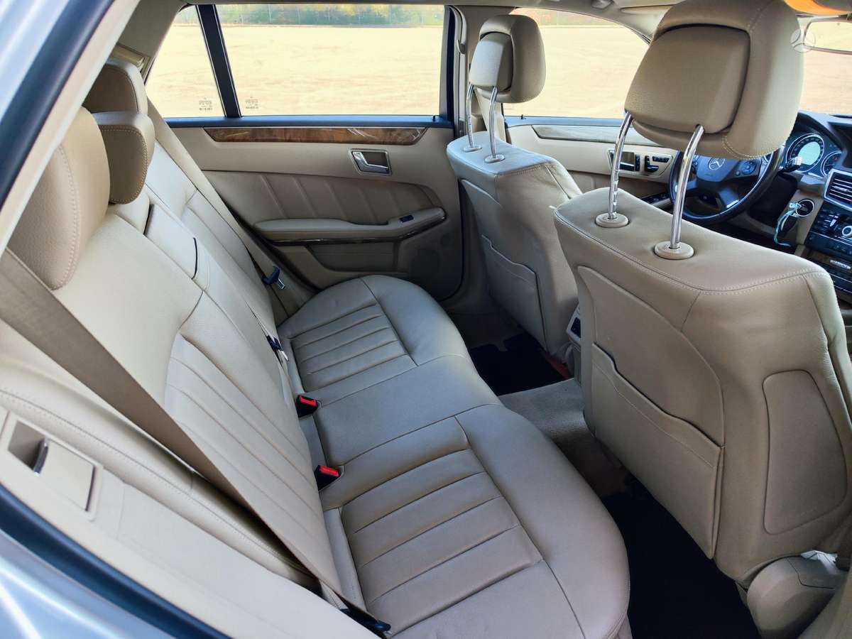 Mercedes-Benz E350 2010 — photo 10
