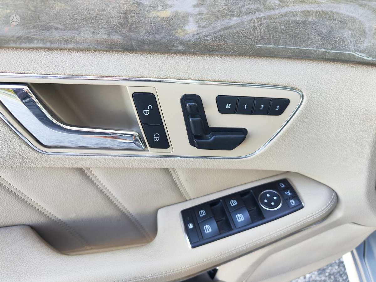 Mercedes-Benz E350 2010 — photo 12
