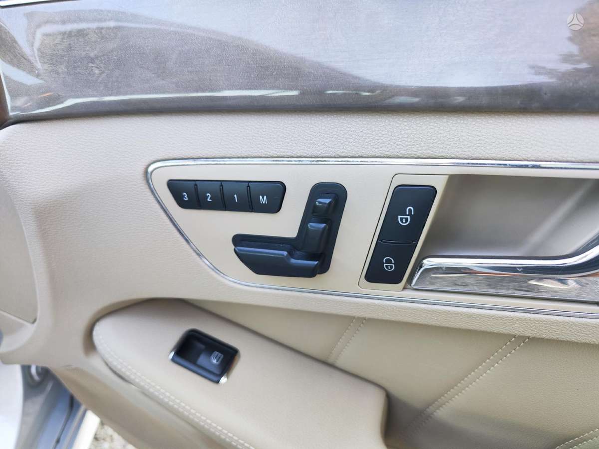 Mercedes-Benz E350 2010 — photo 13