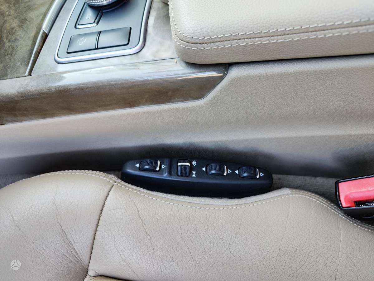 Mercedes-Benz E350 2010 — photo 14